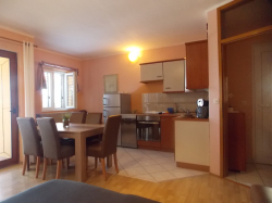 Apartmenthaus Vivien Kustici (Insel Pag)